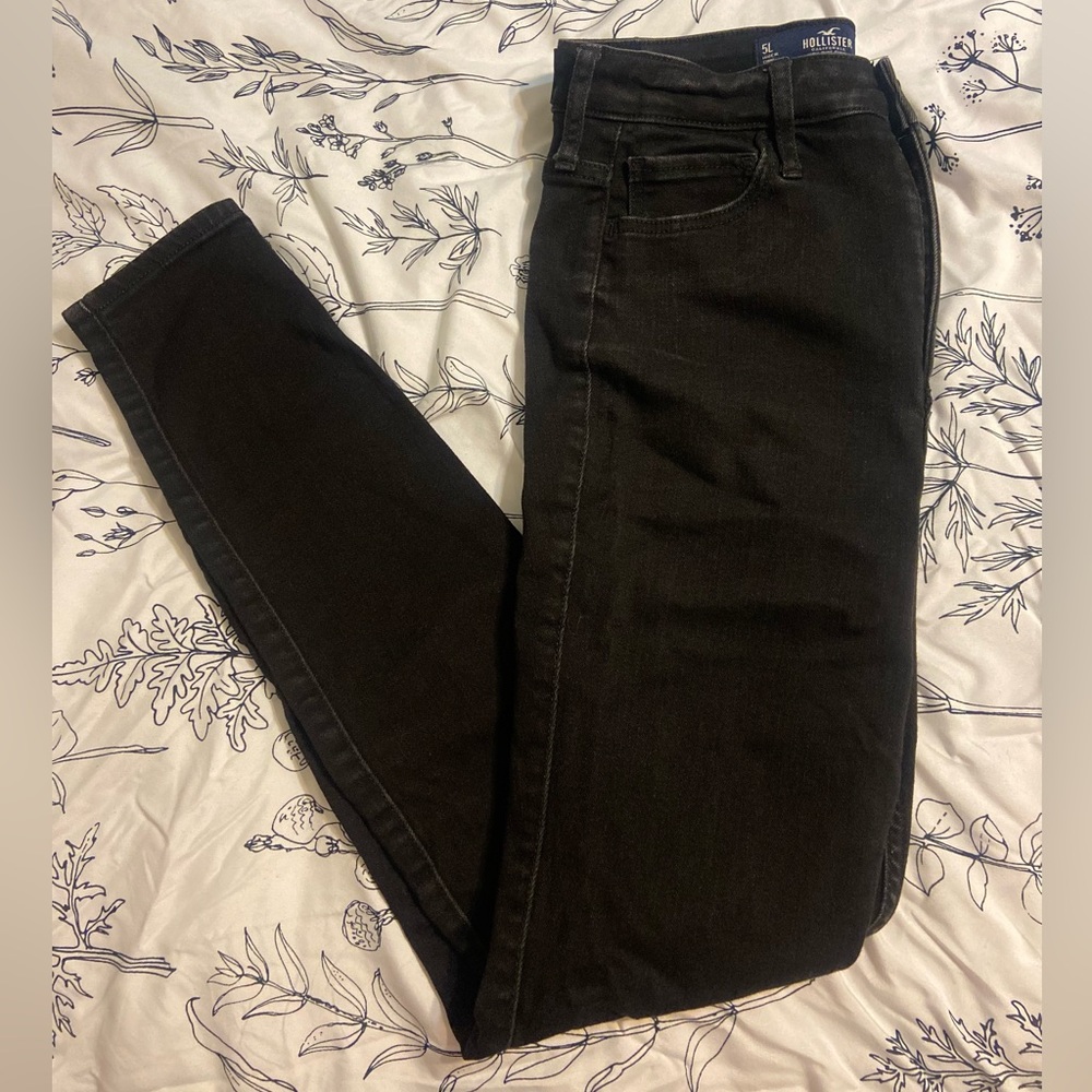 HOLLISTER BLACK SUPER SKINNY JEANS (SIZE: 5L)
